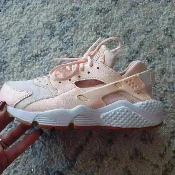 Nike Air Women Huarache Run Sunset TINT/WHITE-GUM 6.5 - Picture 9 of 15